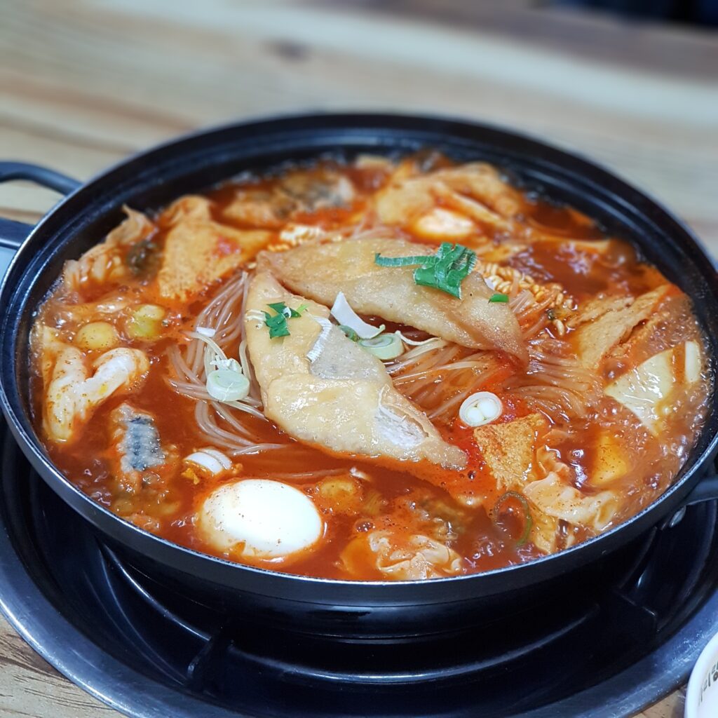 Jeukseok tteokbokki hot pot cooked at the table