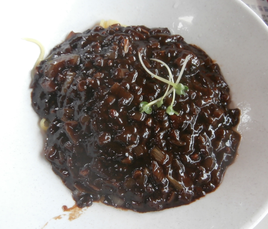 Jjajangmyeon (짜장면): Wait… Why Are My Noodles Black?!
