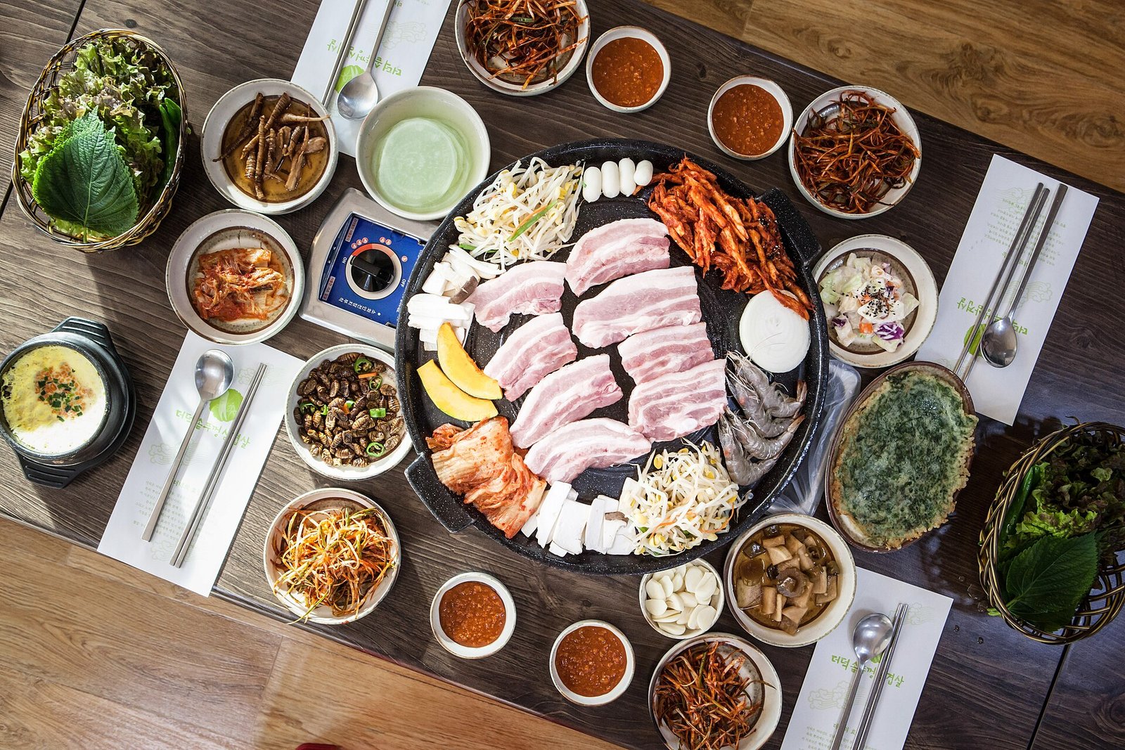 Korean BBQ (한국 바비큐): Scissors for Meat?! And MORE Food After That?!