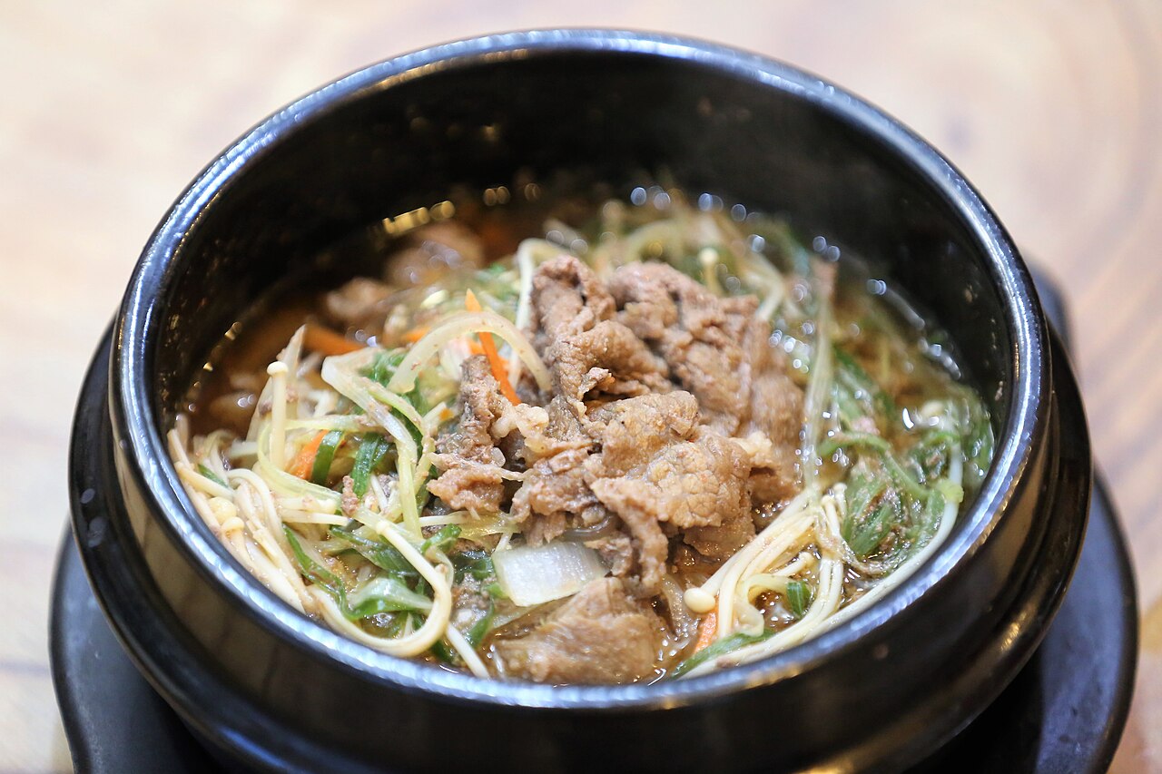 Ttukbaegi bulgogi, Korean marinated beef and vegetables in broth served in a hot earthenware pot